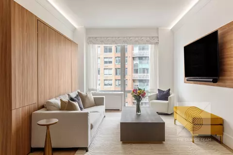 212 W 72nd St #8F, New York, NY 10023