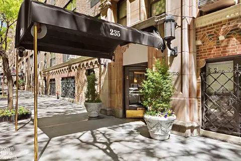 235 E 73rd St #1H, New York, NY 10021