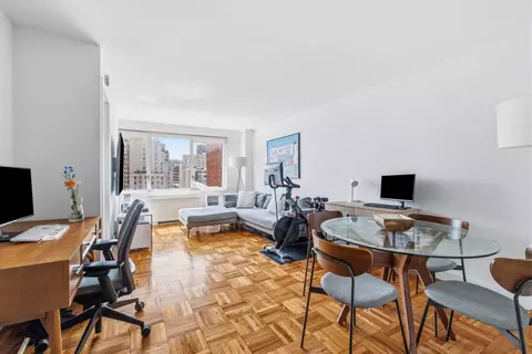 201 E 25th St #14K, New York, NY 10010