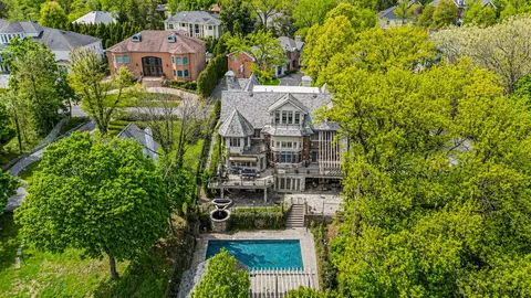 125 Benedict Rd, Staten Island, NY 10304