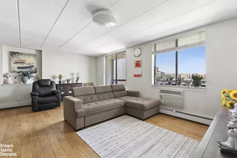 136-24 Maple Ave #8C, Flushing, NY 11355