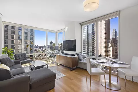 247 W 46th St #1901, New York, NY 10036