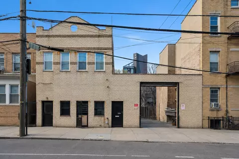 31-30 14th St, New York City, NY 11106