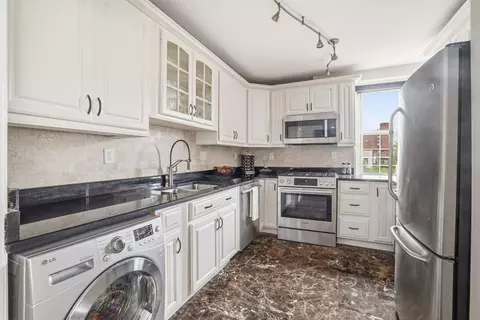 360 W 22nd St #8M, New York, NY 10011