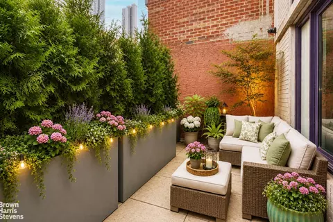 350 W 53rd St #THG, New York, NY 10019