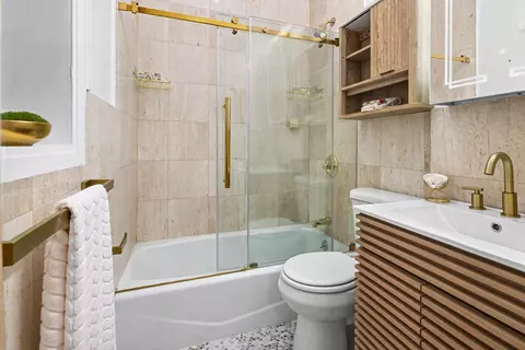 516 E 82nd St #1R, New York, NY 10028