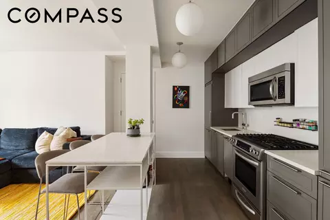 416 W 52nd St #713, New York, NY 10019