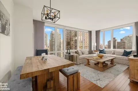 250 E 53rd St #2702, New York, NY 10022