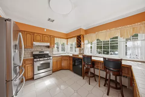 1142 Bay 25th St, Far Rockaway, NY 11691