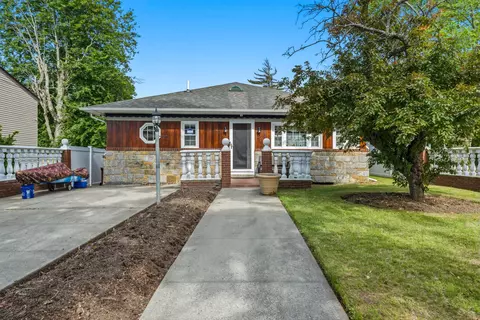1142 Bay 25th St, Far Rockaway, NY 11691