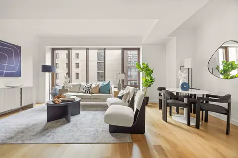 225 E 19th St #501, New York, NY 10003