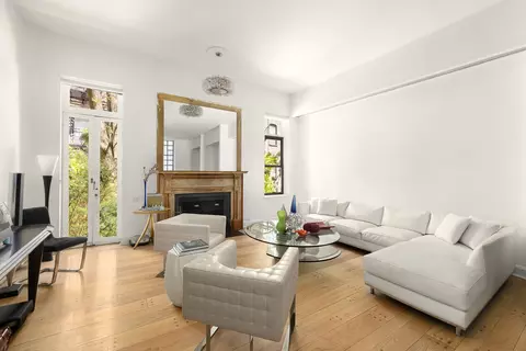 327 E 18th St, New York, NY 10003