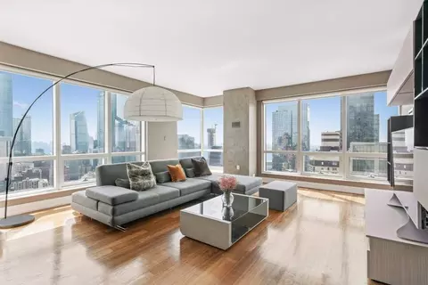 350 W 42nd St #40A, New York, NY 10036