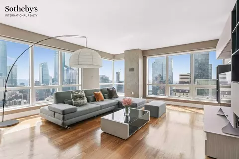 350 W 42nd St #40A, New York, NY 10036