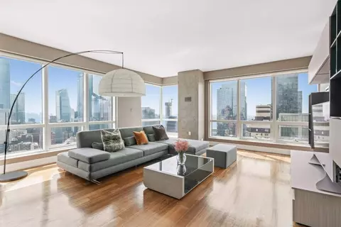 350 W 42nd St #40A, New York, NY 10036