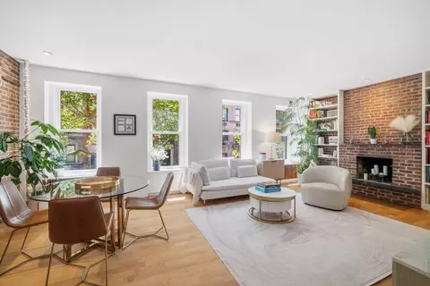 219 E 83rd St #2, New York, NY 10028