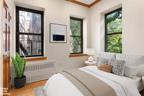 121 E 10th St #2C, New York, NY 10003