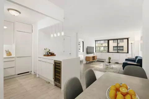 16 W 16th St #6ES, New York, NY 10011