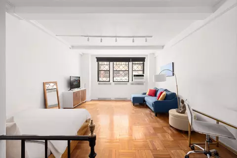235 E 73rd St #1A, New York, NY 10021