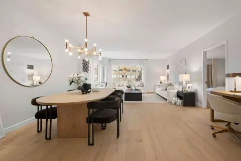 721 Fifth Ave #33C, New York, NY 10022