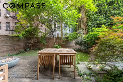 318 E 81st St #1, New York City, NY 10075