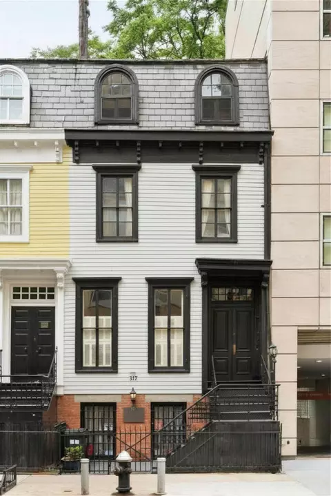 312 E 53rd St, New York, NY 10022