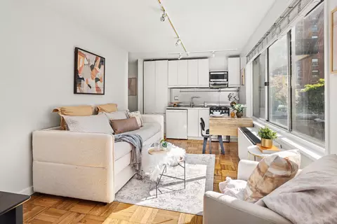 201 W 70th St #2L, New York, NY 10023