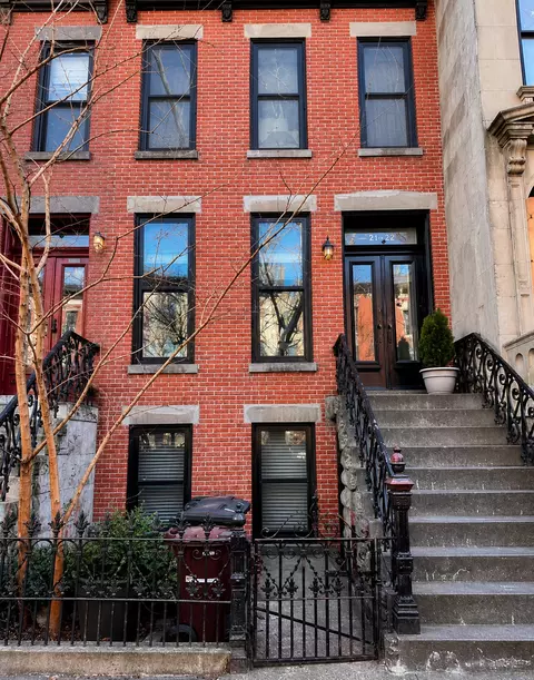 21-22 45th Ave #PTH, Long Island City, NY 11101