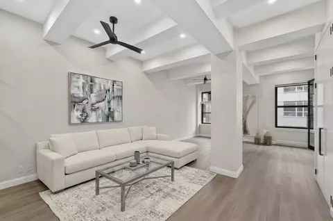 529 W 42nd St #4F, New York, NY 10036