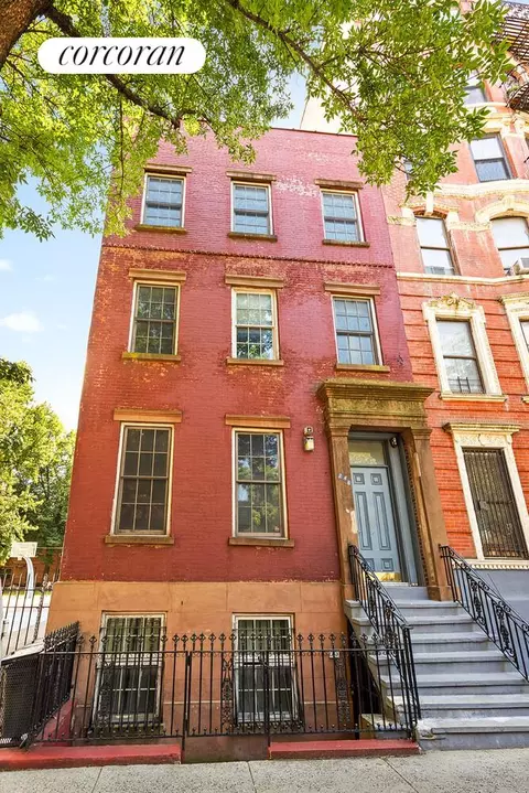 746 E 6th St, New York, NY 10009