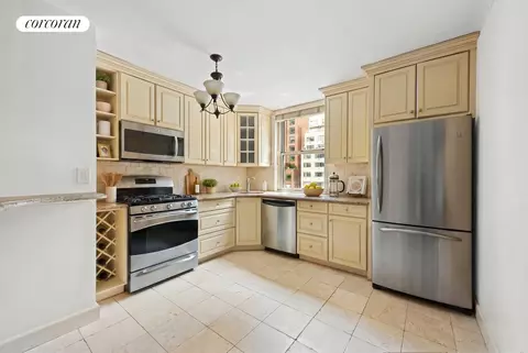 200 E 58th St #11H, New York, NY 10022