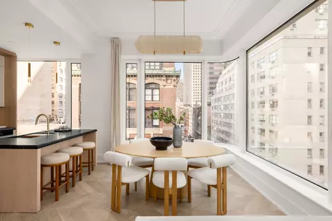 660 Lexington Ave #PHD, New York, NY 10022