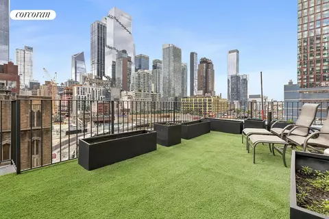 407 W 40th St #5A, New York, NY 10018