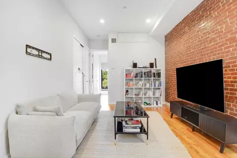 156 Pulaski St #2-B, Brooklyn, NY 11206