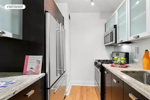 212 E 47th St #28D, New York, NY 10017