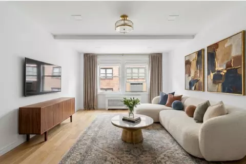 321 E 43rd St #905, New York, NY 10017