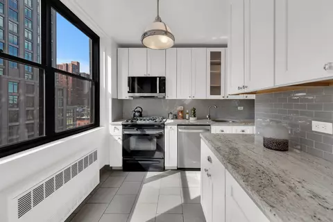 301 E 87th St #9D, New York, NY 10128