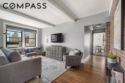 457 W 57th St #1102, New York, NY 10019