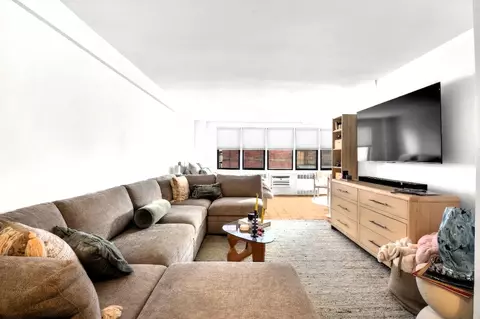 241 E 76th St #2B, New York, NY 10021
