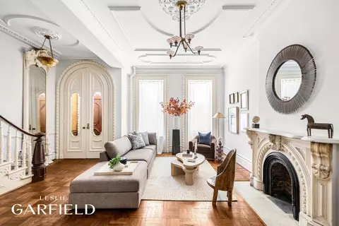 305 E 18th St, New York, NY 10003