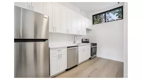 Kitchen - 17-19 Thames St, Brooklyn, NY 11206 photo 1 of 2