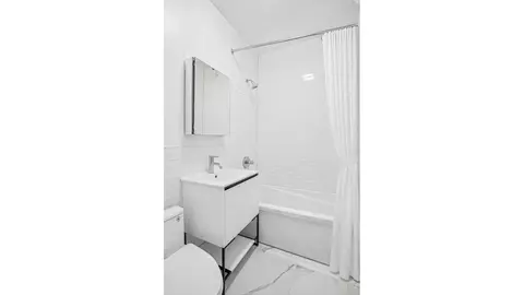 Bath - 17-19 Thames St, Brooklyn, NY 11206 photo 1 of 1