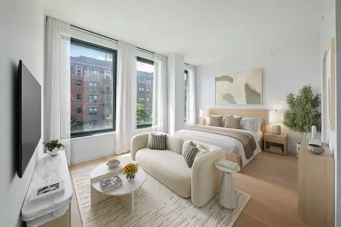 21-21 31st St #3H, Astoria, NY 11105