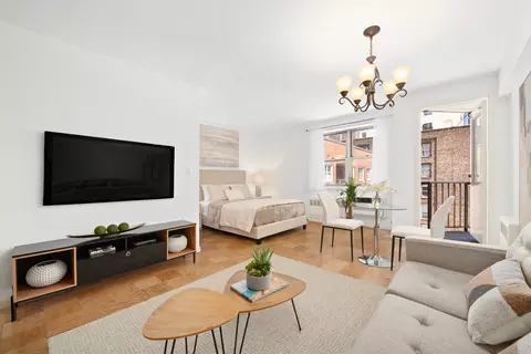 170 W 23rd St #6Y, New York, NY 10011