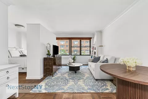 200 E 74th St #3G, New York, NY 10021