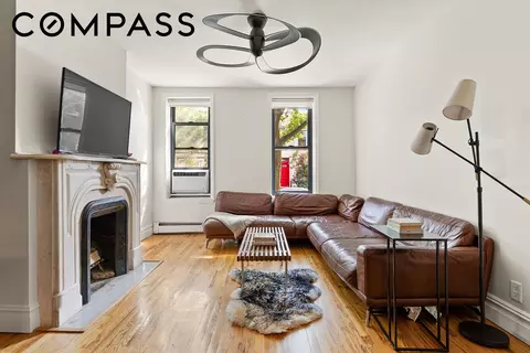 90 Pioneer St, Brooklyn, NY 11231