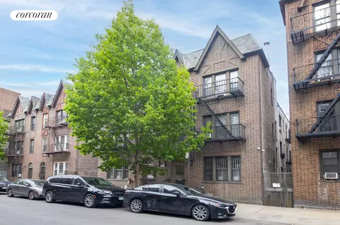 45-16 39th Pl, New York City, NY 11104