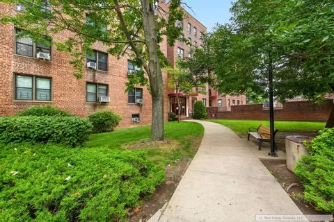 150-29 72nd Rd #1C, Flushing, NY 11367 photo 2