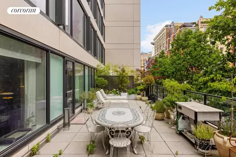 450 Washington St #218, New York, NY 10013