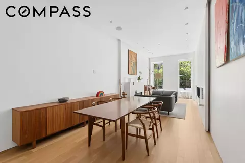 353 E 50th St #2, New York, NY 10022